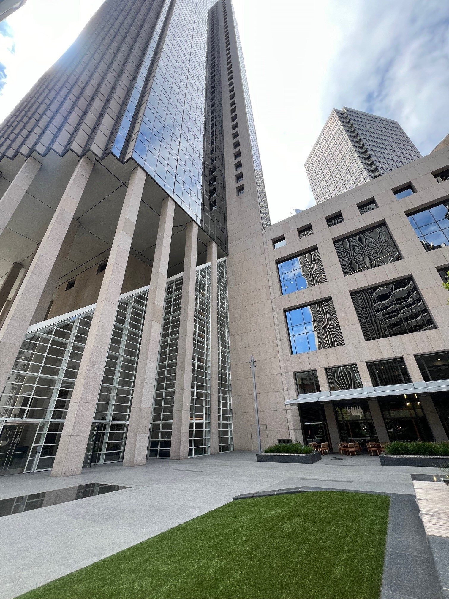 101 California Street location